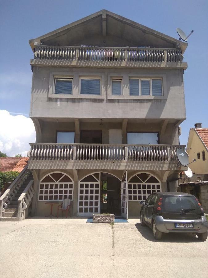 Buric Rooms Niksic Exterior photo